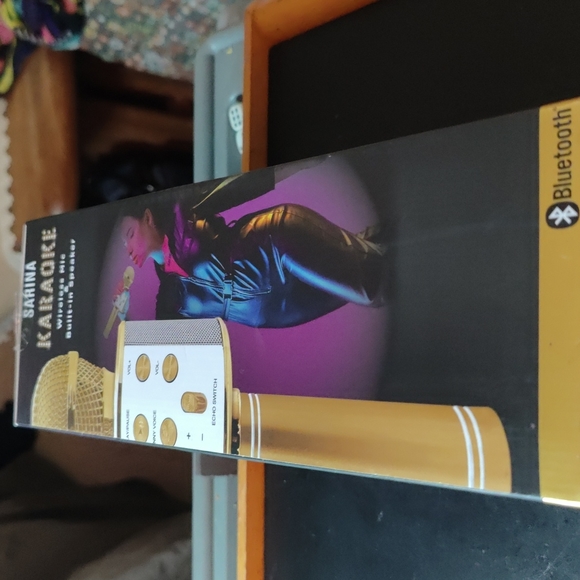 ✔️Wireless Bluetooth Karaoke Microphone n Built in Speaker. - Picture 4 of 8